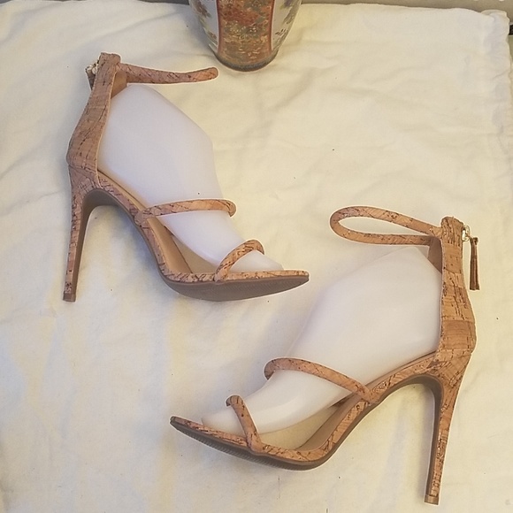 BEBE TAN ZIGI SOHO HEELS. - Picture 4 of 8